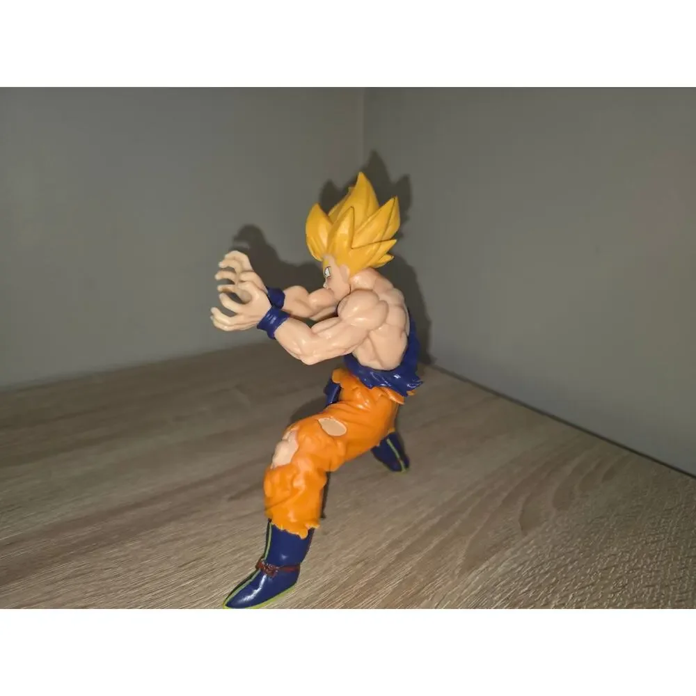 Dragon Ball Z Goku Super Saiyan Kamehameha Figurine 6